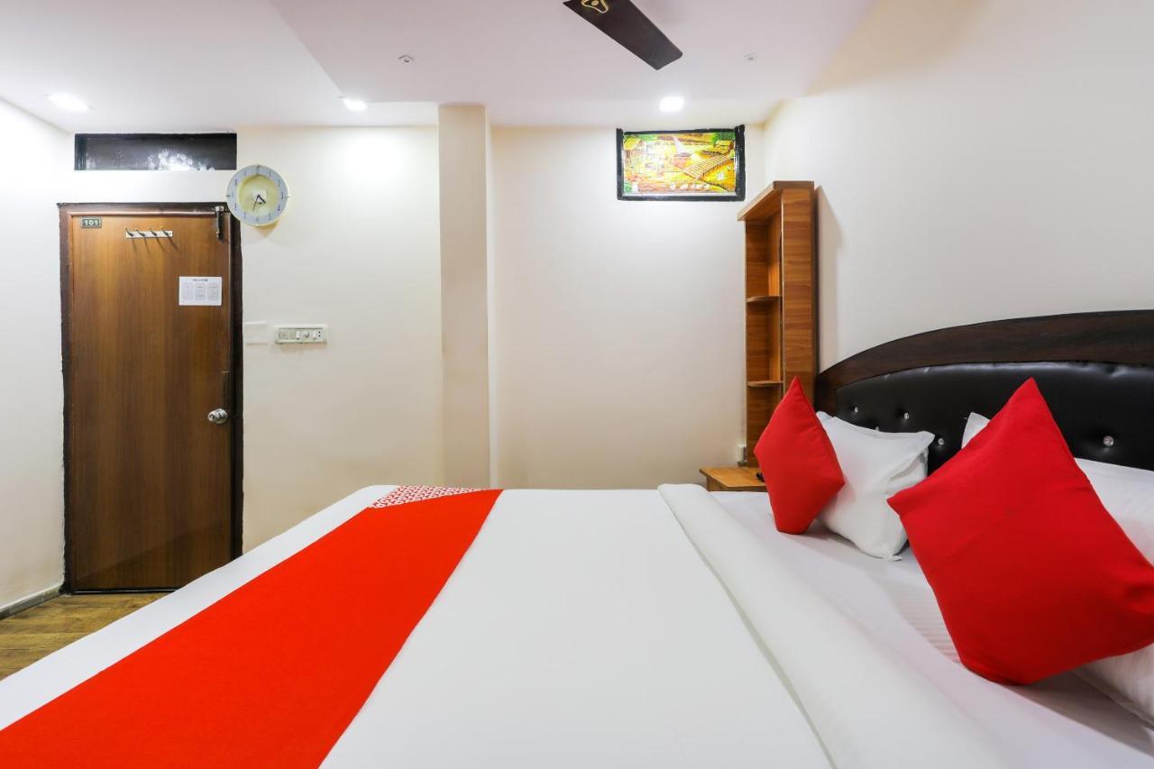 Oyo 62194 Pleasure Palace Hotell Indore Exteriör bild