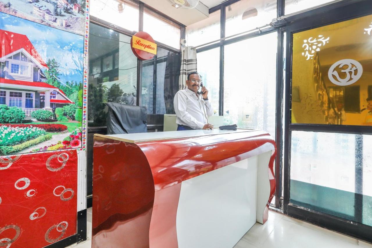 Oyo 62194 Pleasure Palace Hotell Indore Exteriör bild