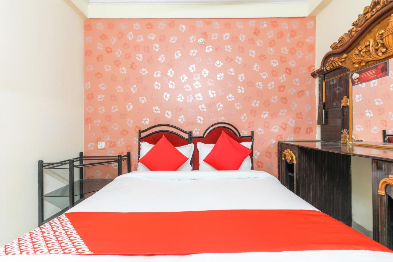 Oyo 62194 Pleasure Palace Hotell Indore Exteriör bild