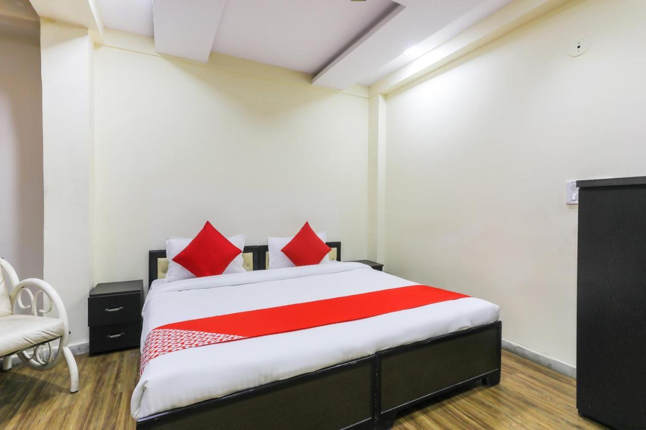 Oyo 62194 Pleasure Palace Hotell Indore Exteriör bild