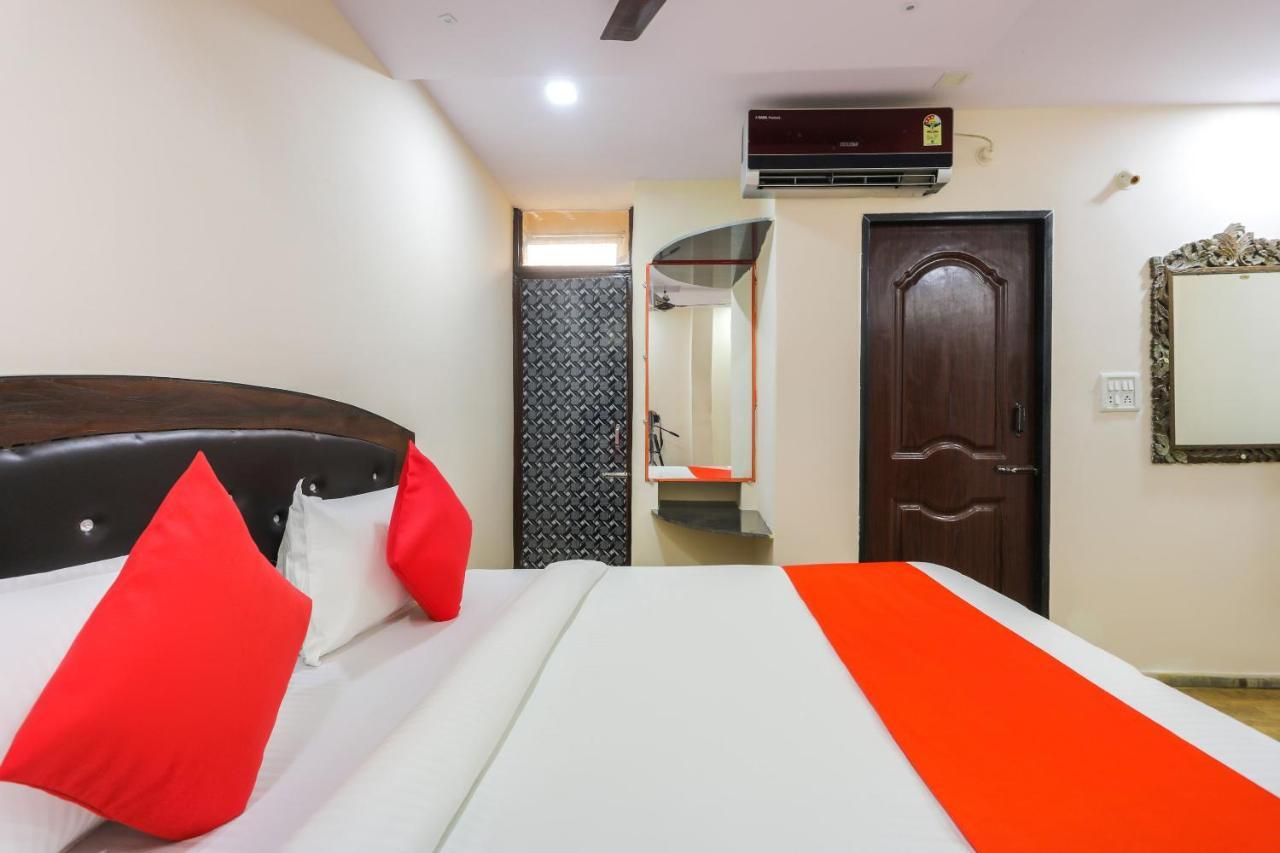 Oyo 62194 Pleasure Palace Hotell Indore Exteriör bild